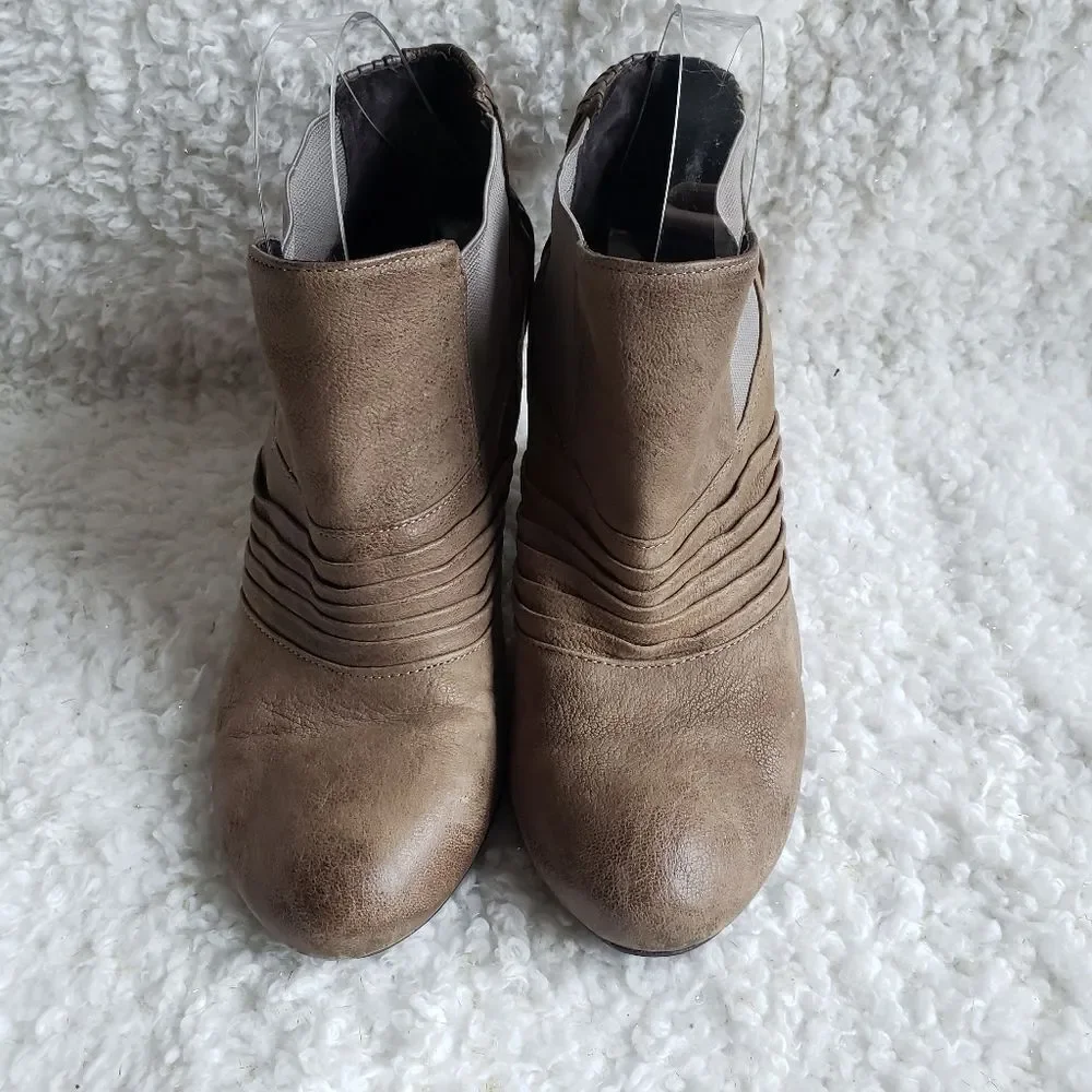 Vince Camuto Brown Ruched Leather Ankle Boots‎ sz 6